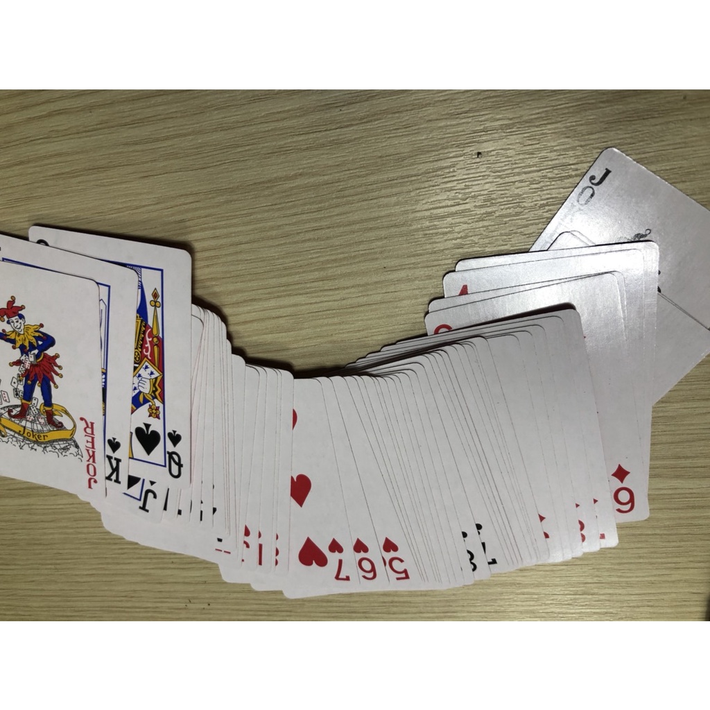 Bài tây 52 lá màu đỏ mã 5899 chất liệu giấy