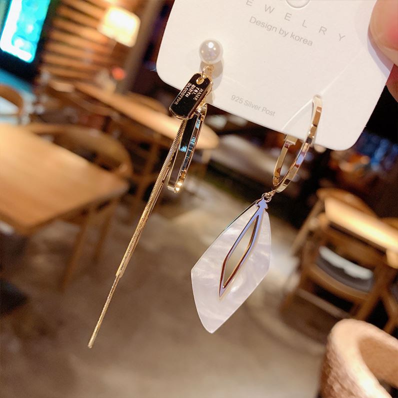 Khuyên tai acrylic hình học dài không đối xứng thời thượng