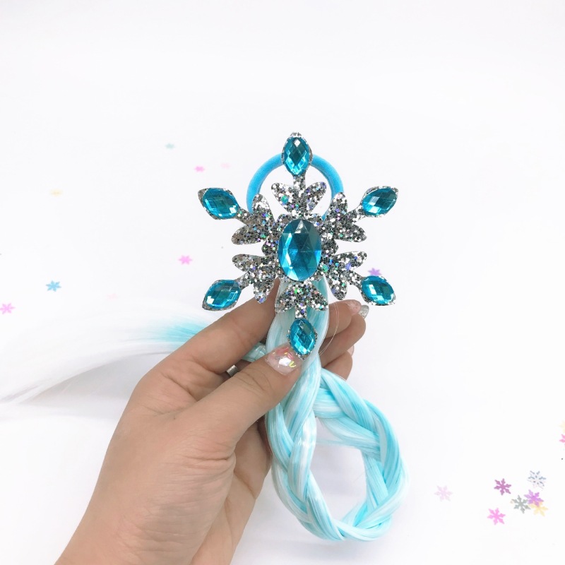 Kẹp tóc hóa thân phong cách nữ hoàng băng giá cho bé