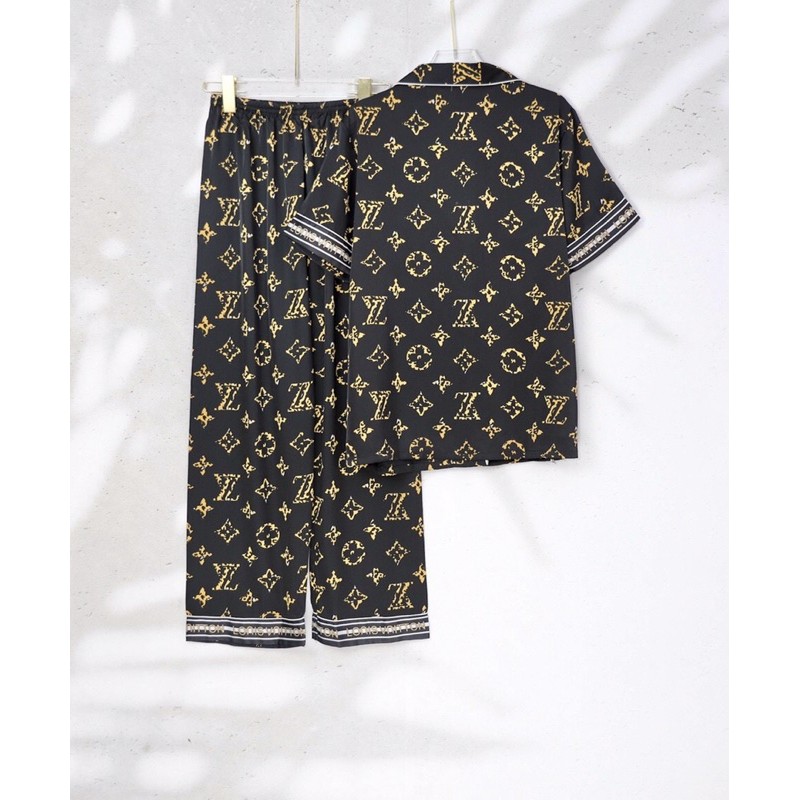 [Mã WASKT304 giảm 15% tối đa 30K đơn 99K] Bộ pijamma tay ngắn quần dài L V lụa satin cao cấp quảng châu | BigBuy360 - bigbuy360.vn