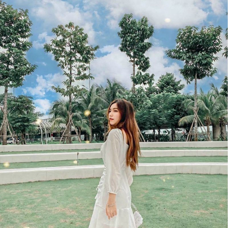 Váy cổ vuông nhún ngực tay dài xinh tươi