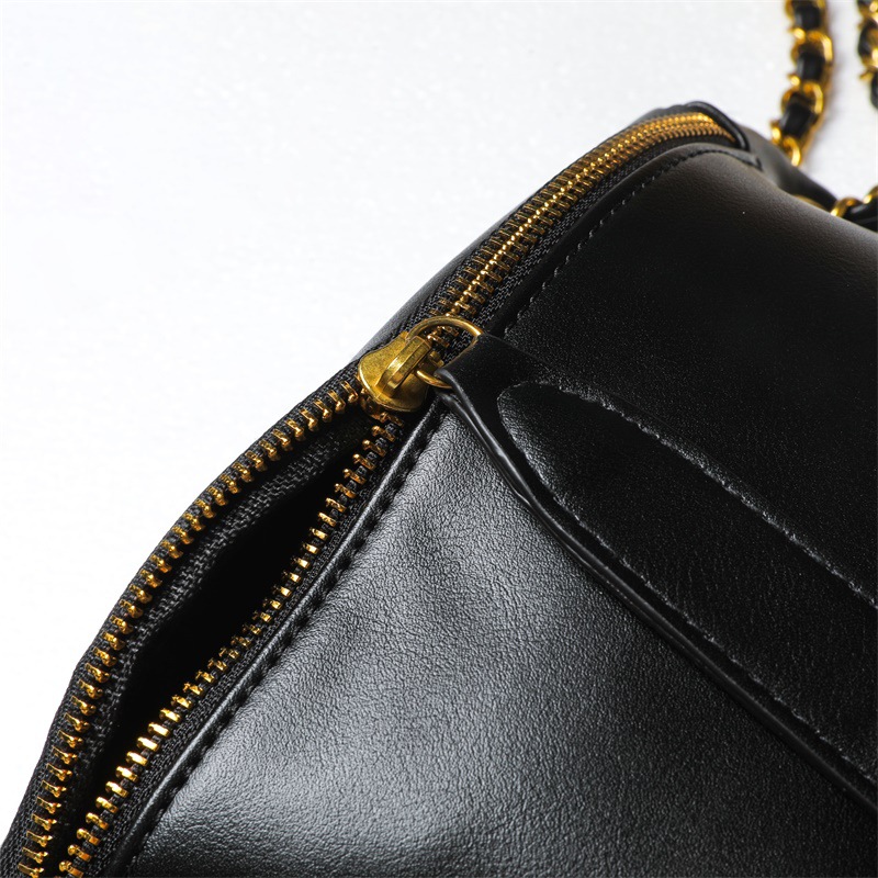 IELGY crossbody ins classic black fashion item small ck chain all-match Chest bag retro one shoulder