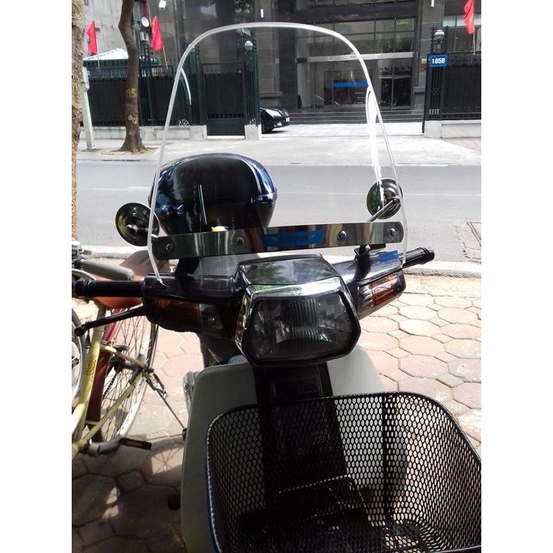 Tấm kính chắn gió xe dream N2.30.99