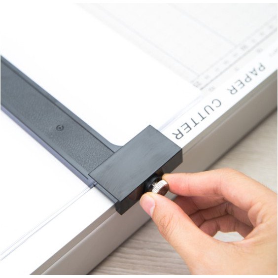 Bàn cắt giấy A4, A3 Deli - lưỡi thép bền bỉ, sắc bén, cao cấp E8014-E8012 - vpp Quế Anh