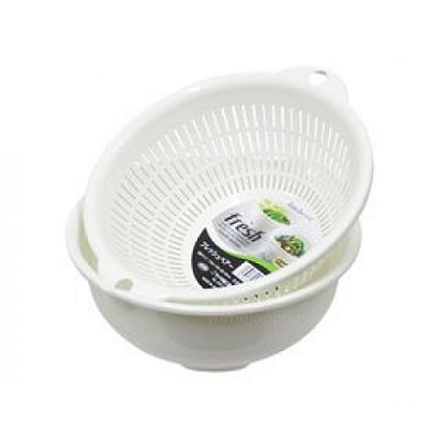 Rổ nhựa mini đựng hành tỏi của Nhật có lỗ treo tại hai bên nên rất dễ dàng cho việc cất giữ &amp; bảo quản