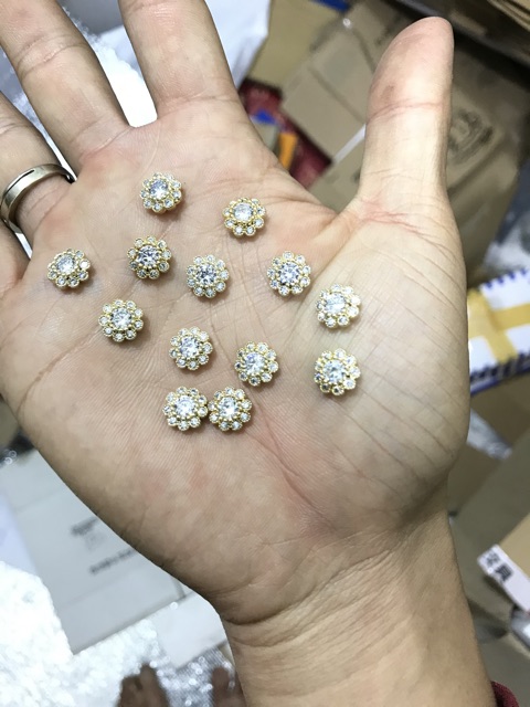 Charm Gắn Đá Đắt Tiền