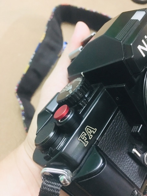 Nút chụp sử dụng cho tất cả máy film và máy số shutter có lổ