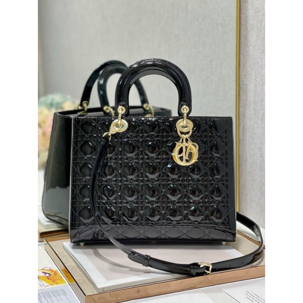 Túi xách Dior 9. 2022.