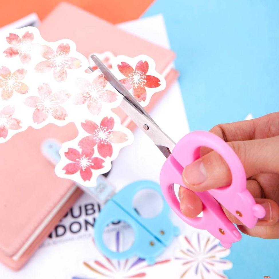 Kéo Thủ Công Học Sinh Có Nắp Đậy 5 Inch DELI | E6032