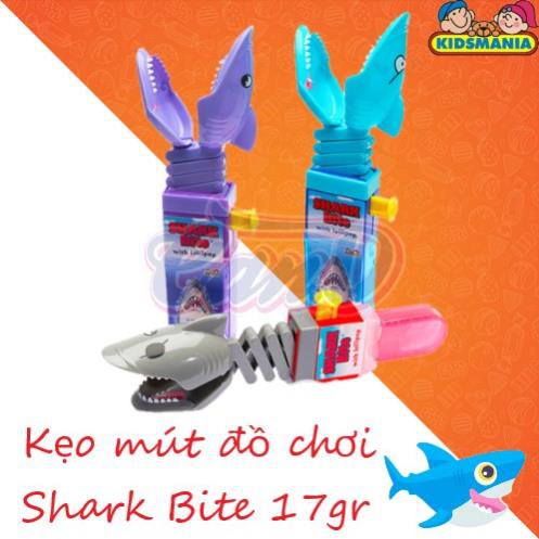 Kẹo mút đồ chơi Shark Bite (Cherry, Blue Raspberry - 17gr)