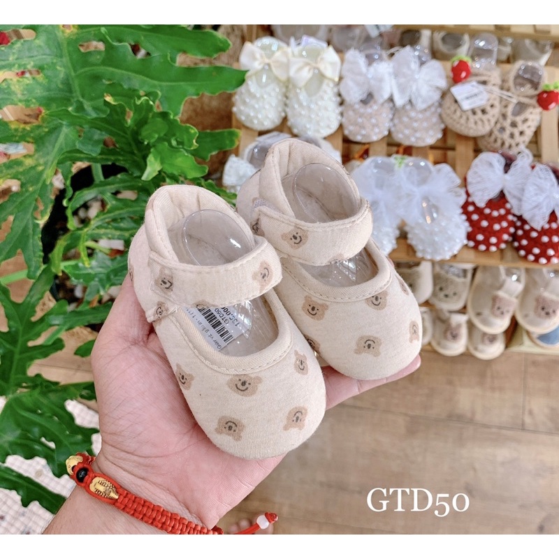 Giày tập đi gấu in