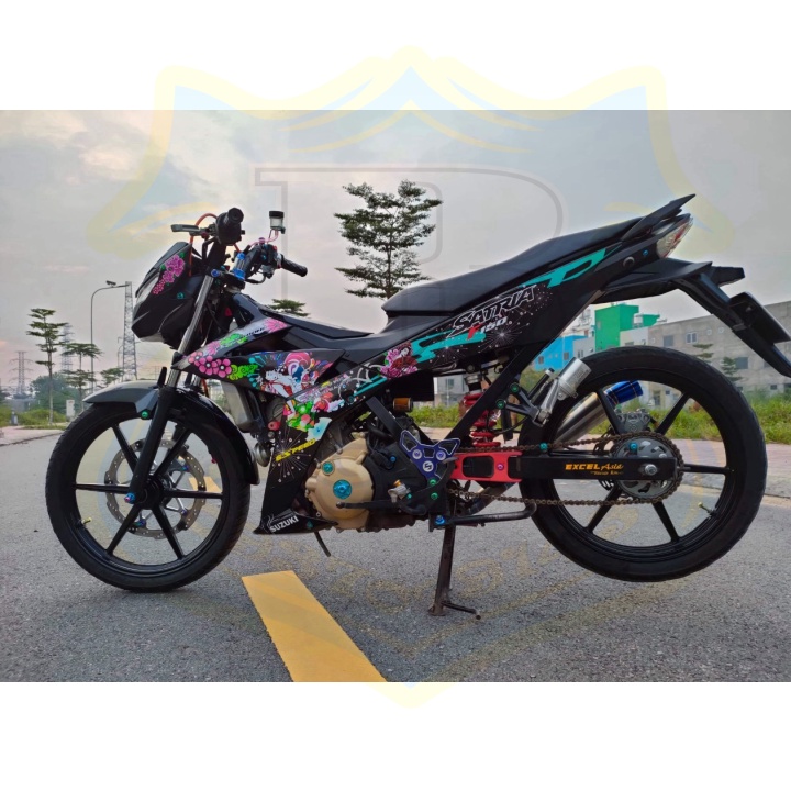 ( Quí khách vui lòng mang ra tiệm cho thợ dán ) Tem Satria fi cô gái