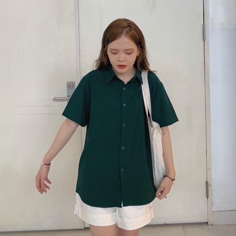 Áo Sơ Mi Trơn Tay Ngắn Xanh Lá Form Rộng Nam Nữ Unisex