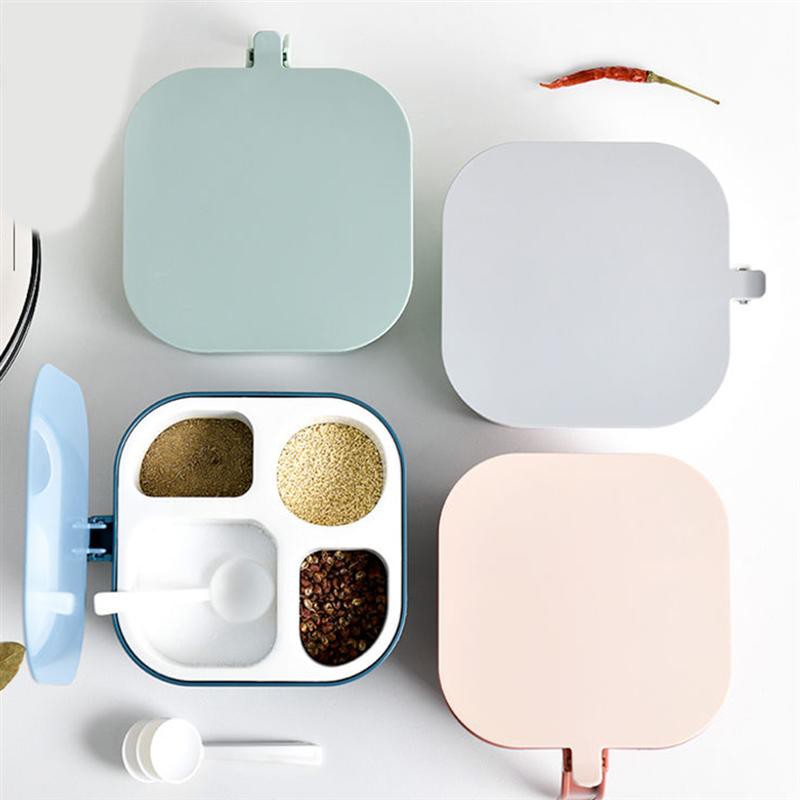 Hộp đựng gia vị nhà bếp 4 ngăn kèm thìa múc gia vị, chất liệu nhựa cao cấp.Thiết kế đơn giản, tiện dụng với nắp đậy chốn