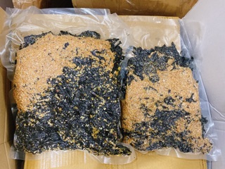 Rong biển cháy tỏi mè