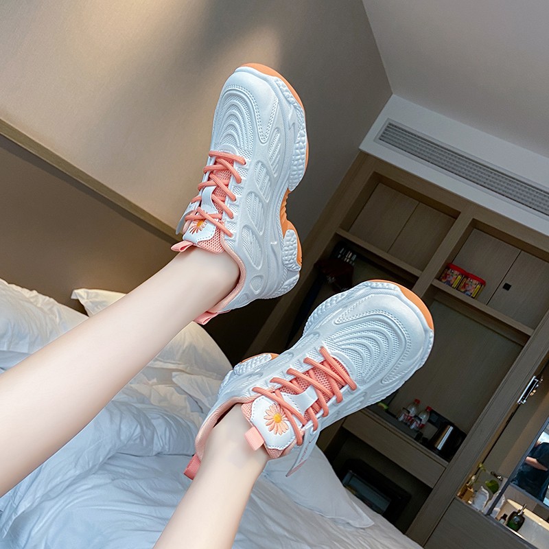 Giày thể thao nữ, sneaker nữ thoáng khí êm chân thêu hoa cúc, đế 5p - Hàng đẹp