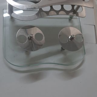 Kệ để cốc và bàn chải đánh răng