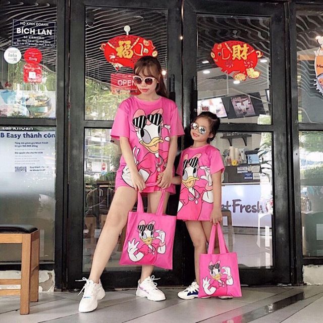 Set áo thun 4 chiều cho bé hình vịt , mèo kèm túi xách