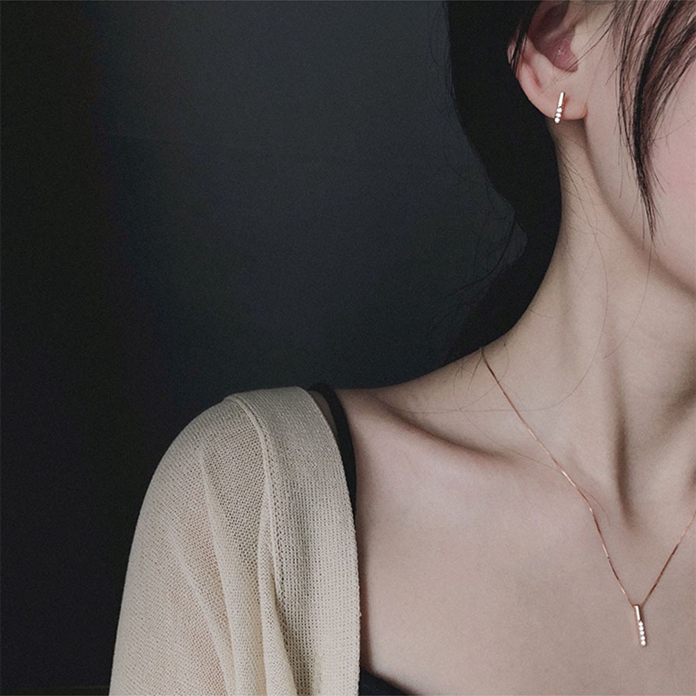 Vòng cổ mặt dây dạng thanh dài thiết kế đơn giản