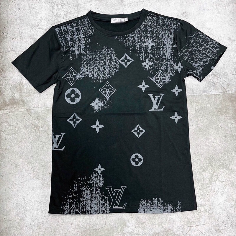 Áo thun cổ tròn tay ngắn in họa tiết chữ LV loang màu phong cách bụi bặm cá tính dành cho nam nữ hot trend 2022