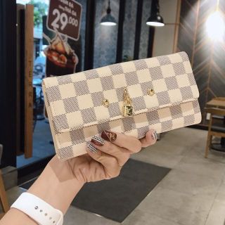 Cluth cầm tay + dây xích đeo