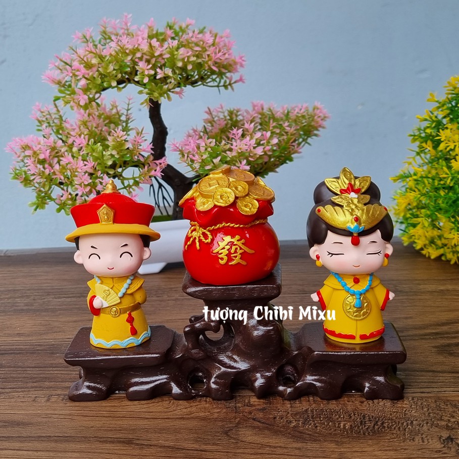 Bộ 02 tượng Vua Hậu chibi kèm túi chữ Phát và chân đế tam cấp vuông nhỏ