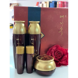 Bộ dưỡng da tinh chất hồng sâm Yezihu