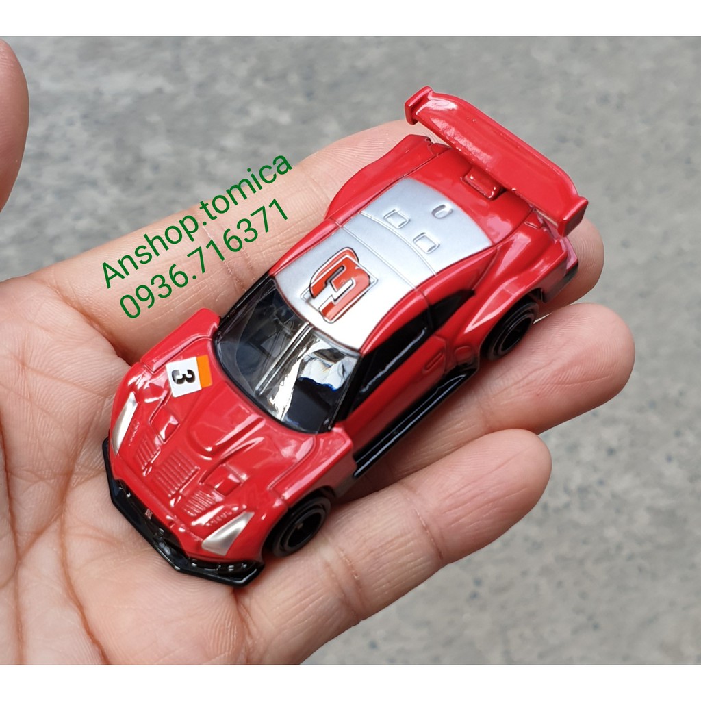 Mô hình xe đua màu đỏ tomica Nhật Bản