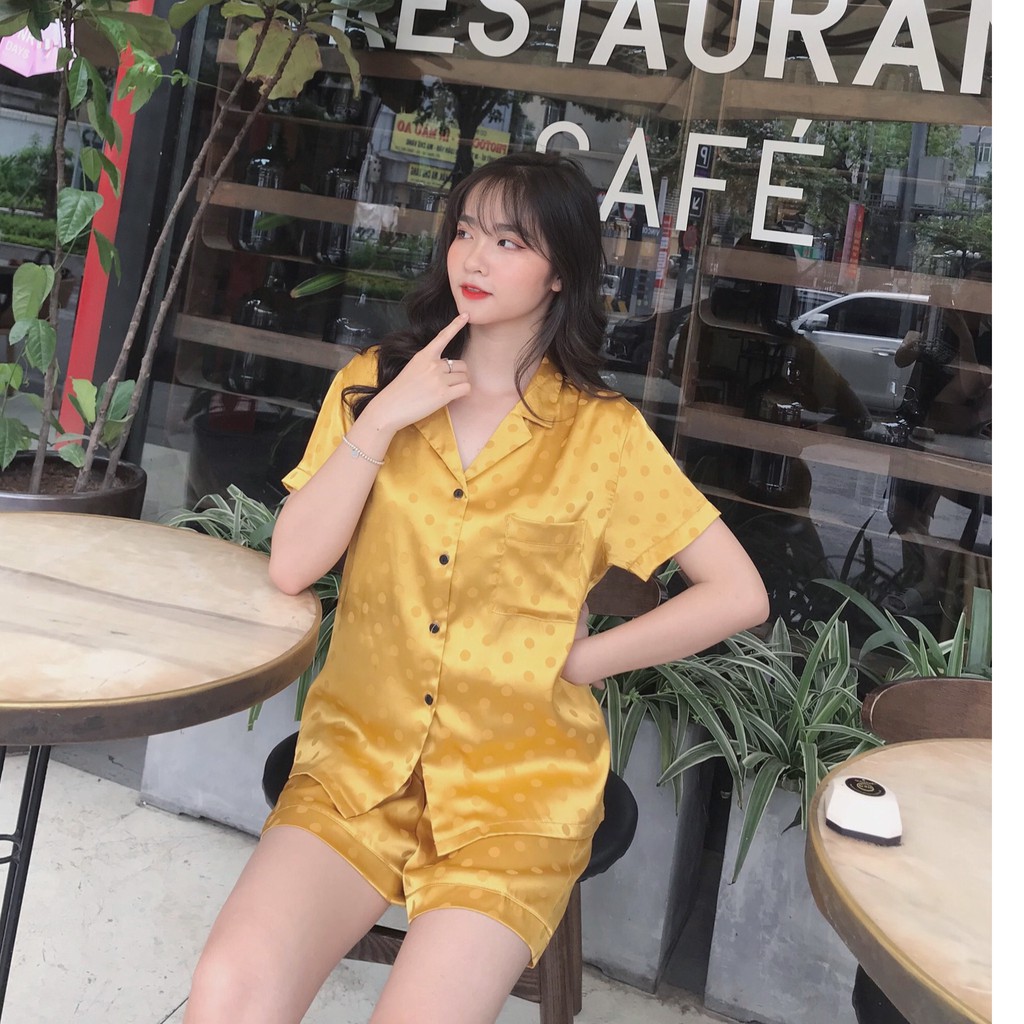 Đồ ngủ pijama lụa gấm chấm bi cộc đùi