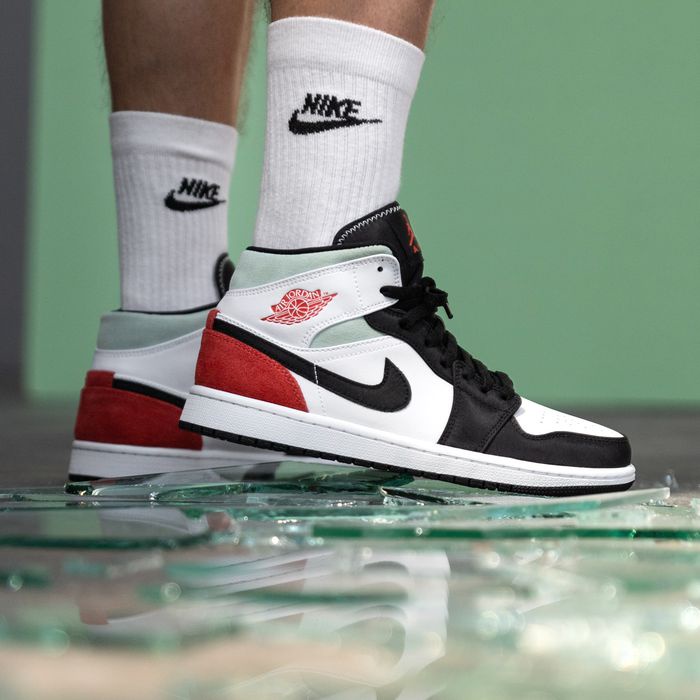Tất Nike Essential logo nhiều màu cổ trung, cổ cao