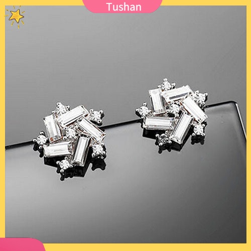 Đôi khuyên tai đính đá phong cách sang trọng thanh lịch dành cho nữ
