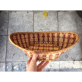 Thuyền tre đựng hoa quả hoặc cắm hoa