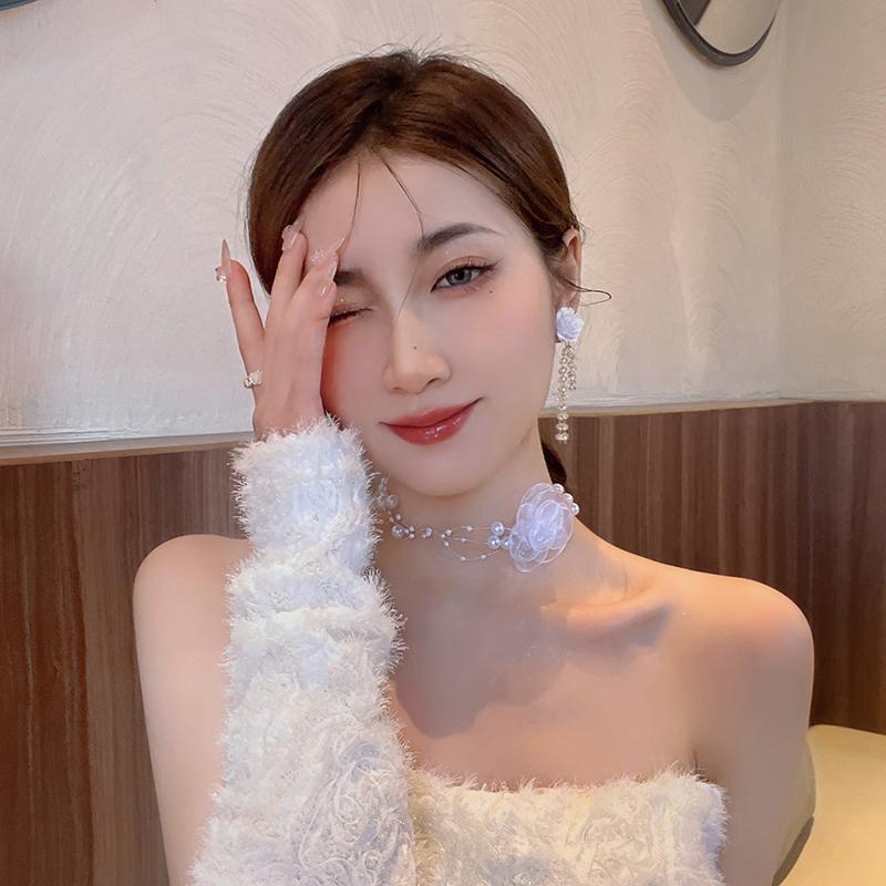 Bông tai hoa hồng màu trắng dãy pha lê thanh khiết BT286