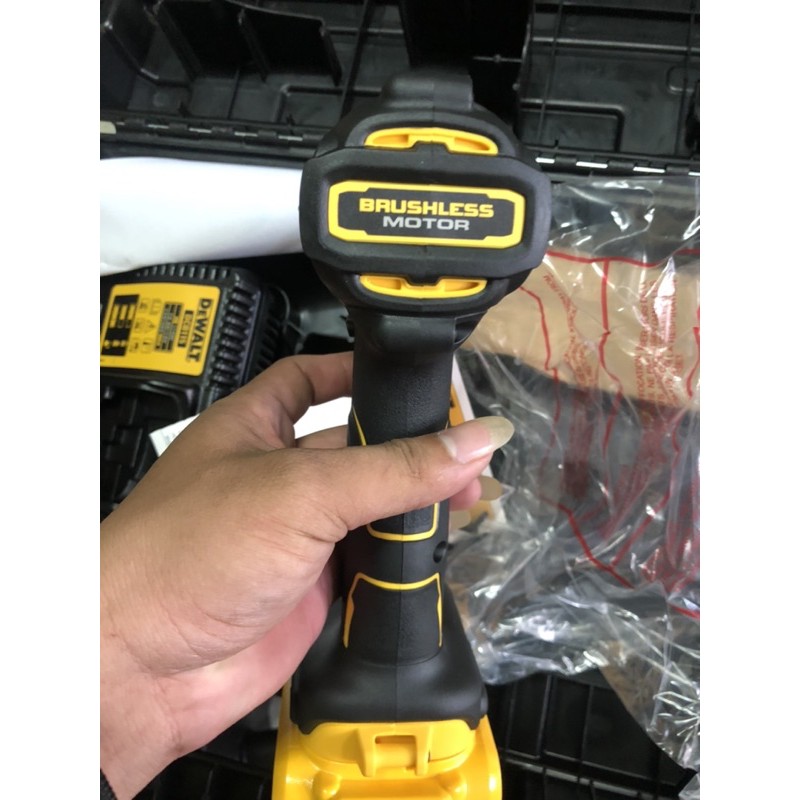 Bắt vít dewalt dcf709