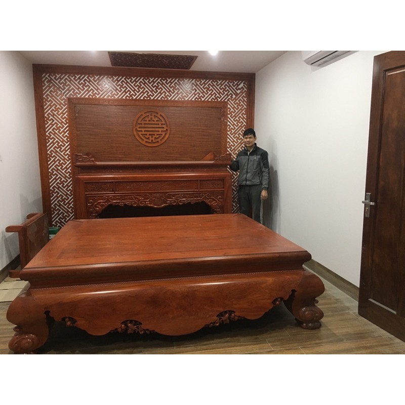 Vách trang trí phòng thờ gỗ hương