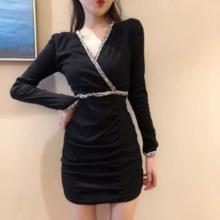 Đầm ôm vạt chéo