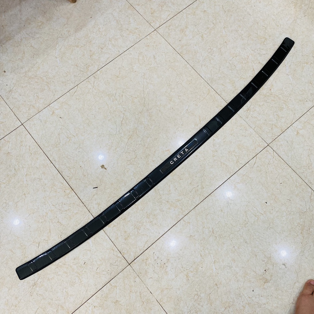 Ốp chống trầy cốp xe Hyundai Creta 2022+ mẫu carbon cao cấp - tặng kèm keo tăng dính