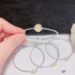 Vòng tay cứng hoa cúc bạc ta