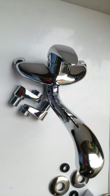 Vòi rửa bát nóng lạnh chân tường