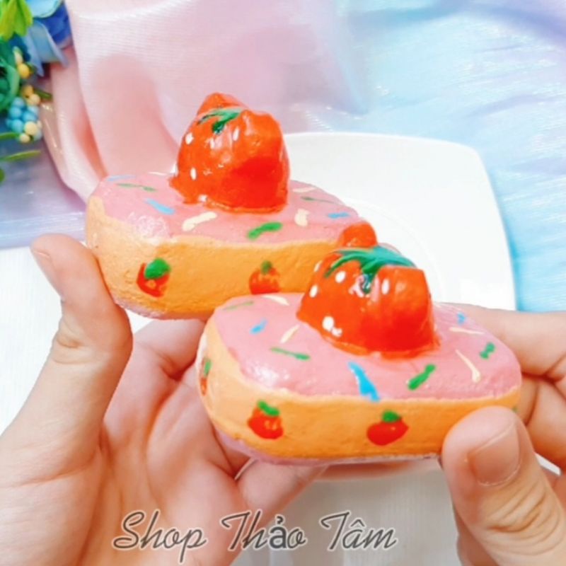 Squishy handmade bánh dâu đỏ siêu yummy ngọt ngào