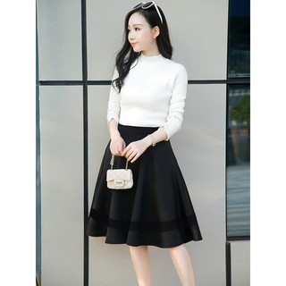 Chân váy xòe phối ren