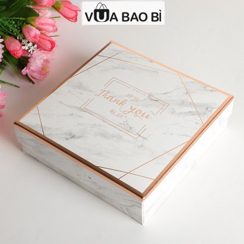 Hộp đựng quà vuông vân đá trắng Thank You kèm túi quà 20x20cm, giấy rơm lót trang nhã