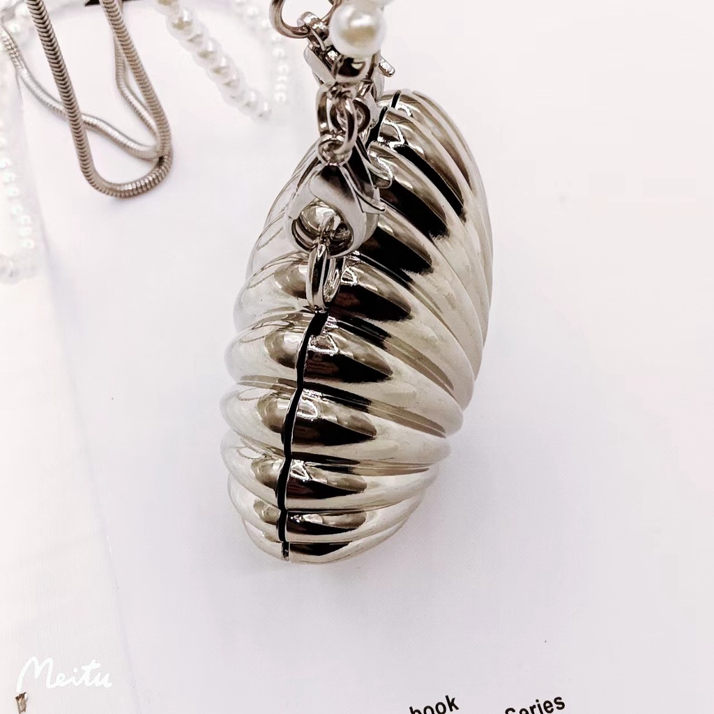 Túi Đeo Hông Đính Ngọc Trai Phối Dây Xích Đôi Độc Đáo Phong Cách Mới