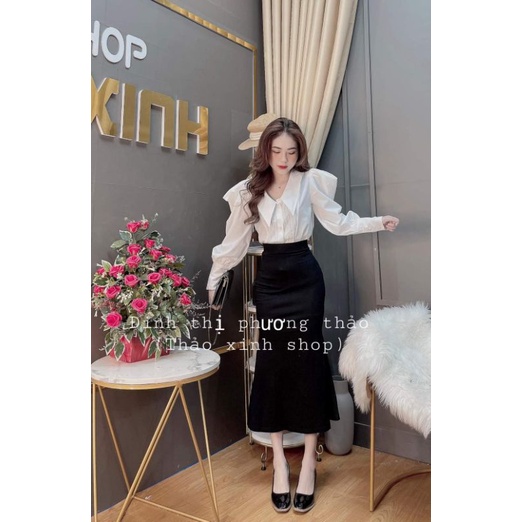 Áo sơ mi trắng tay bồng, chân váy đen ôm body đuôi cá
