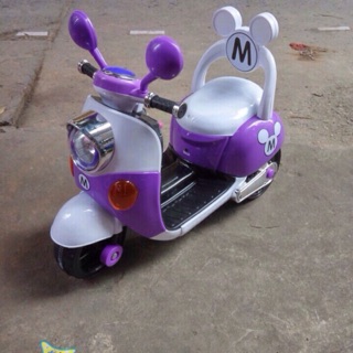 Xe máy điện vespa trẻ em.