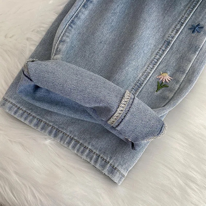 Quần jeans ống rộng thêu hoa phong cách cho nữ