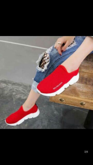 Giày slip on đen đỏ