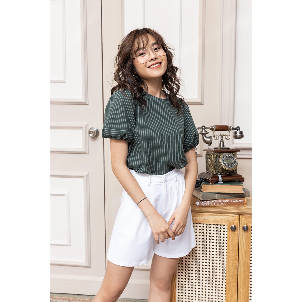 Áo sơ mi nữ ngắn tay kẻ sọc cổ tròn xẻ gấu ASW0422 - 92WEAR | BigBuy360 - bigbuy360.vn