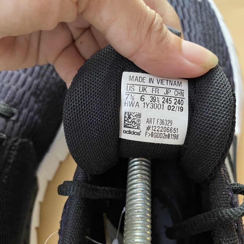 Giày chính hãng đã qua sử dụng