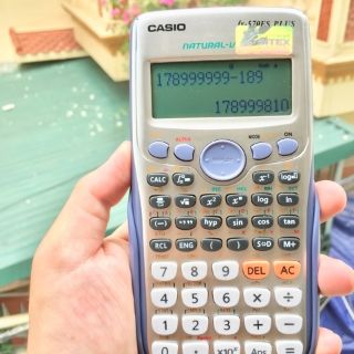 Máy tính CASIO FX-570ES PLUS.